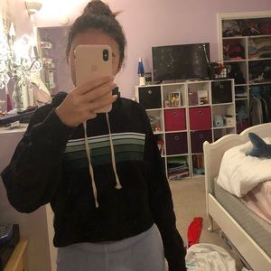 VS PINK CROPPED HOODIE